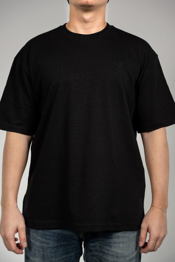 AMI – Basic T-Shirt Black on Black Logo