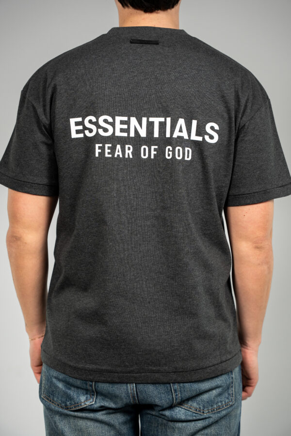 Fear of God – Essentials T-Shirt Anthracite tweede afbeelding