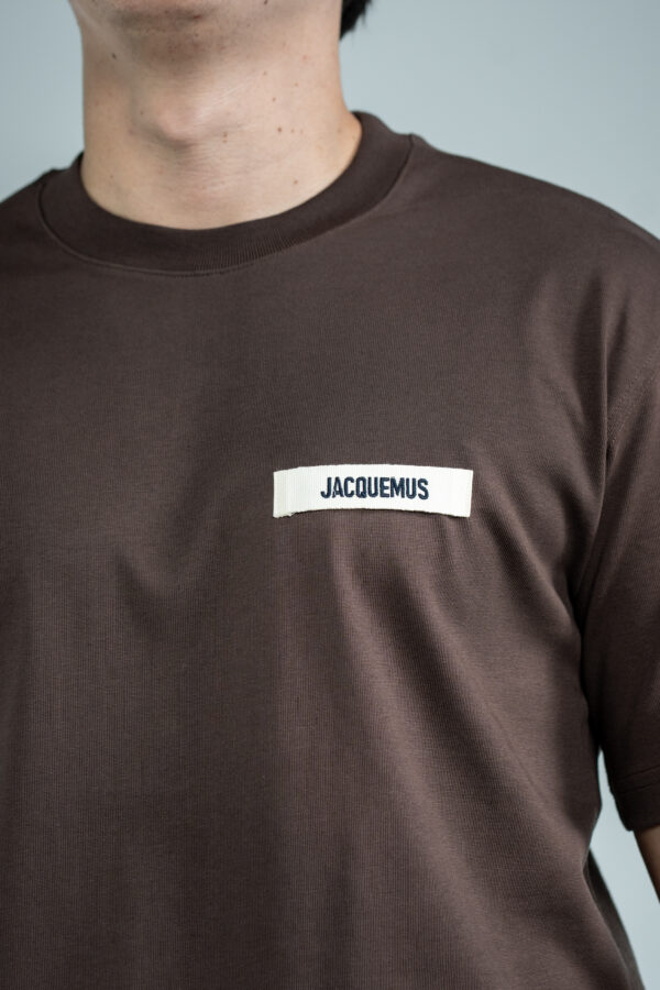 Jacquemus – Gross Grain T-Shirt Brown tweede afbeelding