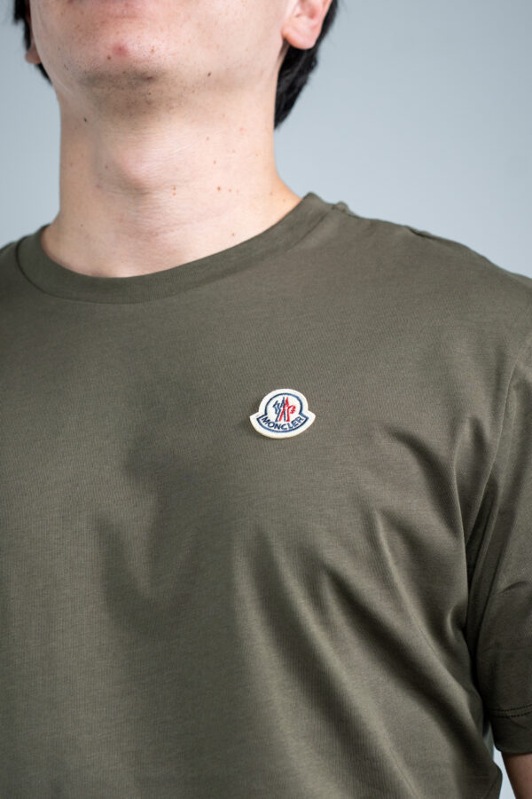 Moncler – Basic T-Shirt Khaki tweede afbeelding