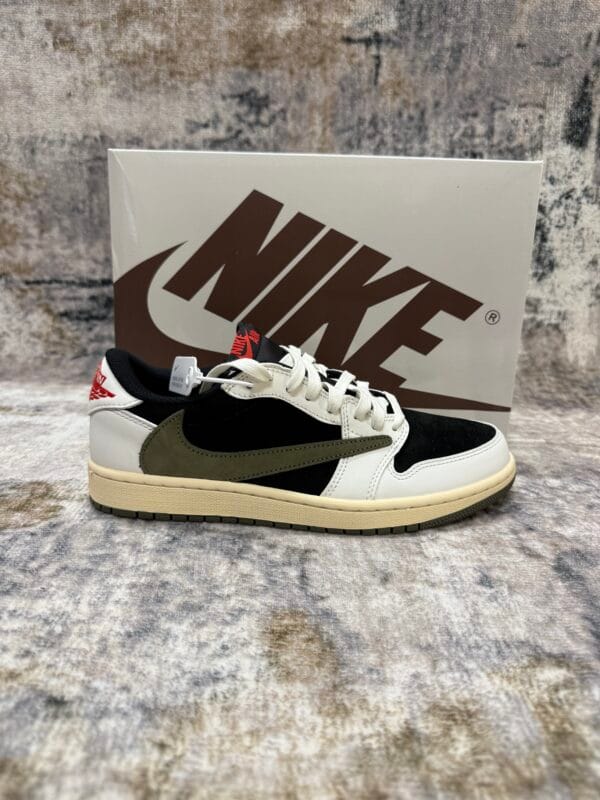 Nike – Travis Scott Olive Black Red