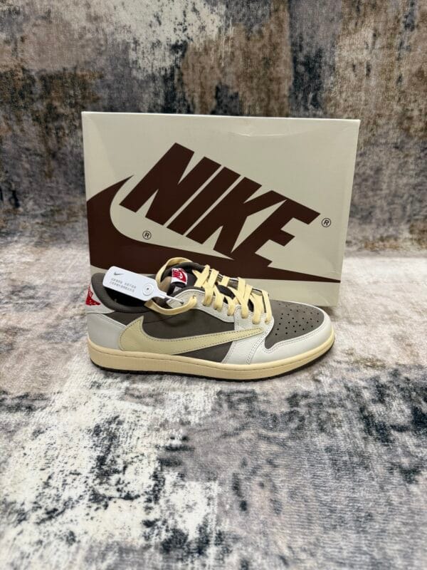 Nike – Travis Scott Beige Green
