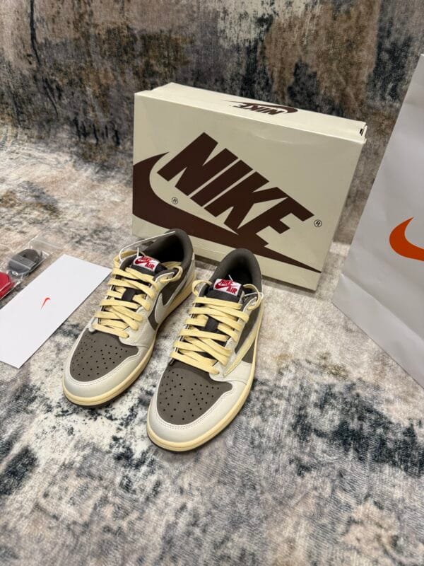 Nike – Travis Scott Beige Green tweede afbeelding
