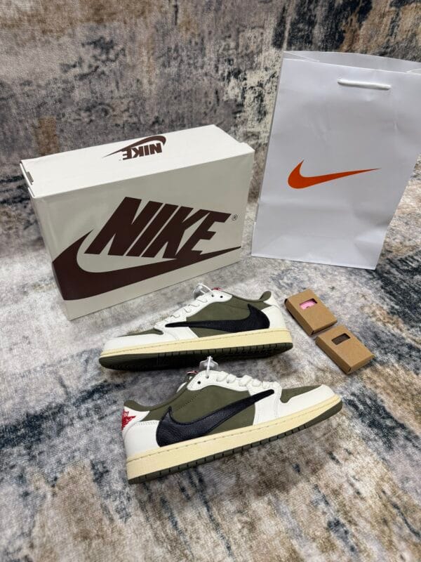 Nike – Travis Scott White Green tweede afbeelding