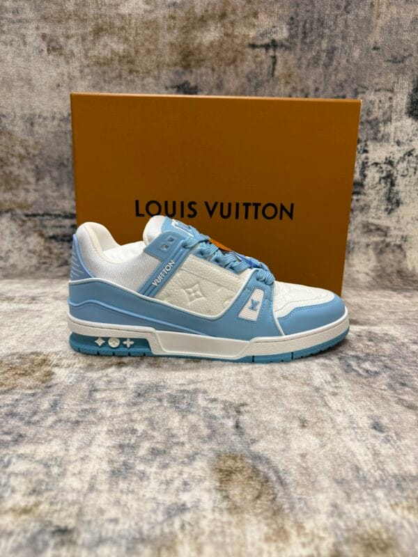 Louis Vuitton – Sneaker LV Trainer White/Light Blue