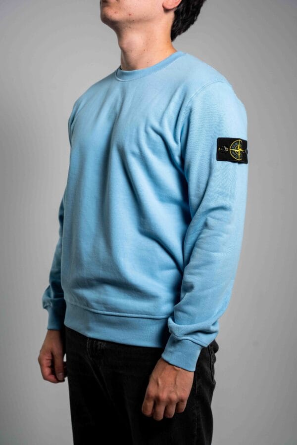 Stone Island – Basic Sweater Light Blue tweede afbeelding