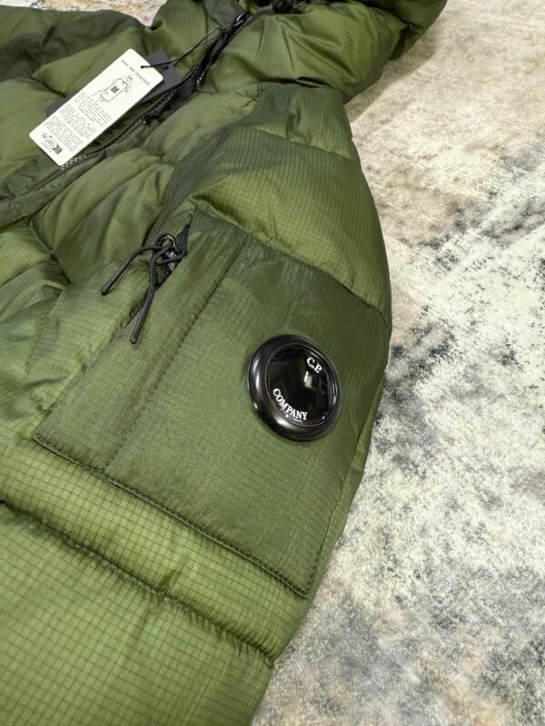 CP Company – D.D. Shell Hooded Down Jacket Green tweede afbeelding