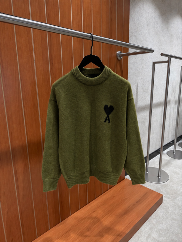 AMI – Heart Knitted Sweater Khaki