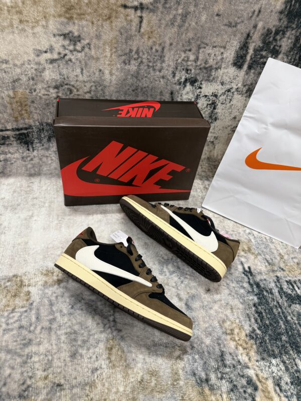Nike – Travis Scott Mocha tweede afbeelding