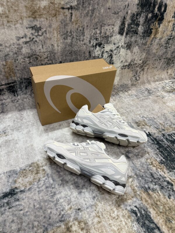 Asics – Gel Nyc Light Grey tweede afbeelding