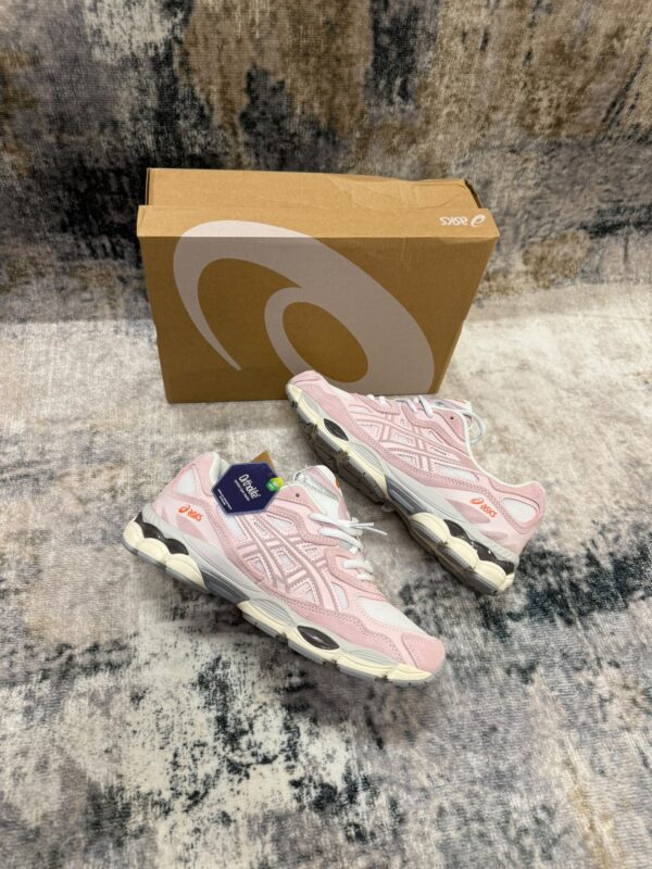 Asics – Gel Nyc Pink Cream tweede afbeelding