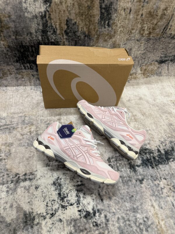 Asics – Gel Nyc Pink Cream tweede afbeelding