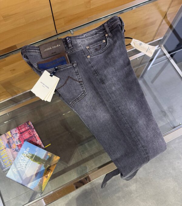 Jacob Cohen – Jeans Nick Slim Brown Badge tweede afbeelding