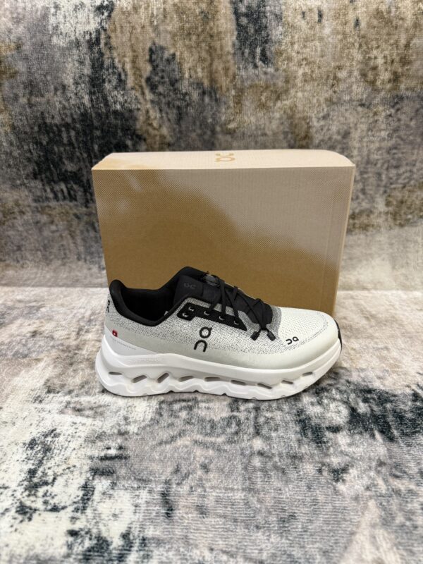 On – Cloudtilt Black Ivory