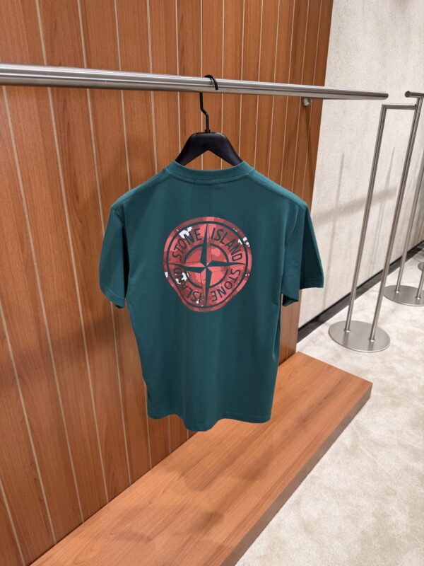 Stone Island – Red Compass T-shirt Nefti tweede afbeelding