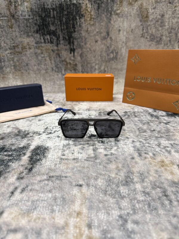 Louis Vuitton – Attitude Black 5