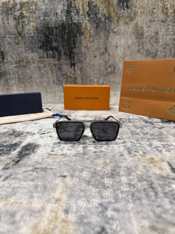 Louis Vuitton – Attitude Silver 4