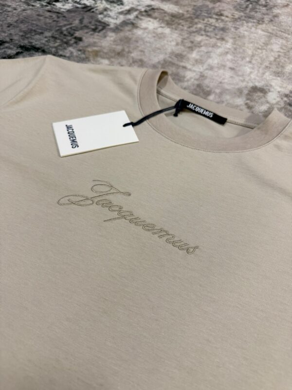 Jacquemus – Embroidered T-shirt Beige tweede afbeelding
