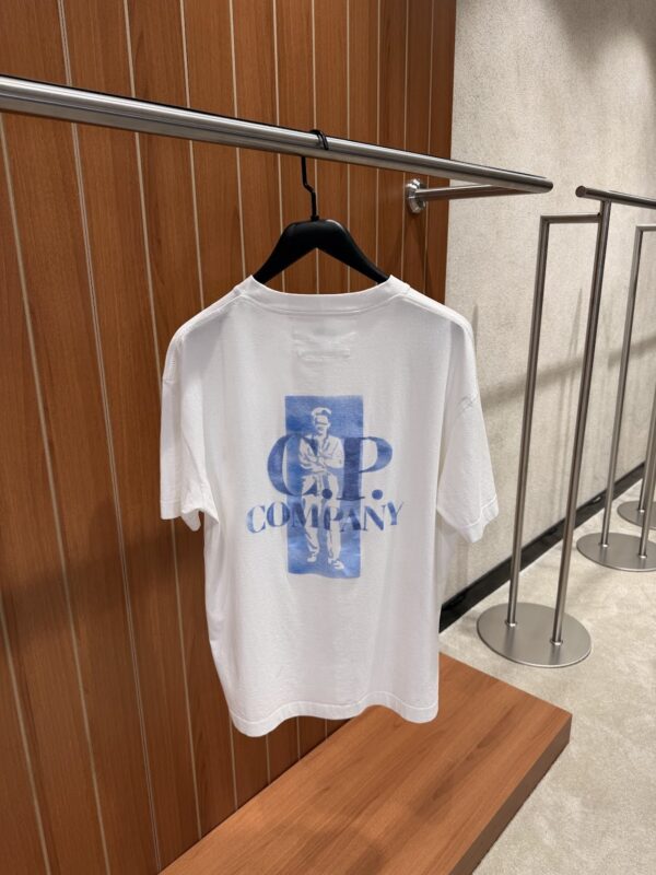 CP Company – Comfort Logo T-shirt White tweede afbeelding