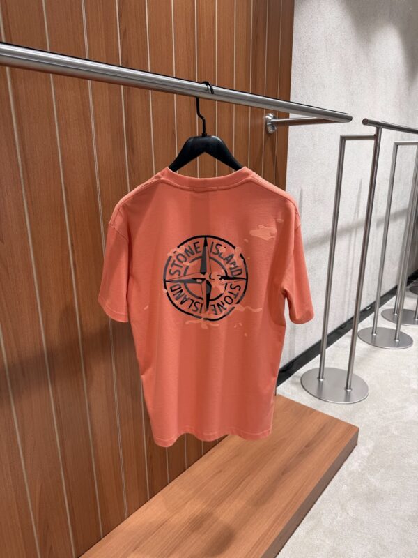 Stone Island – Camo Compass T-shirt Orange tweede afbeelding