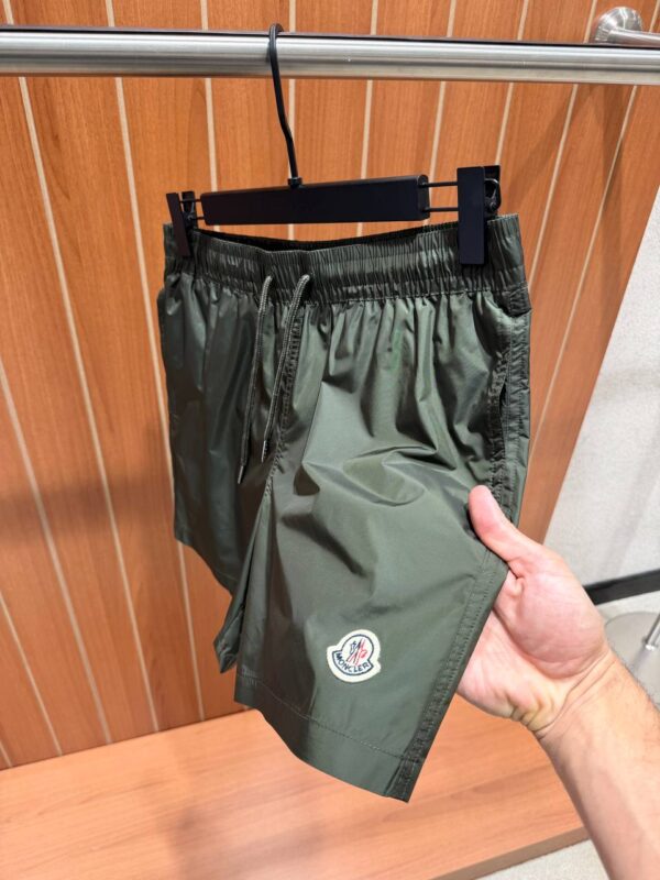 Moncler – Swimshort Army Green tweede afbeelding