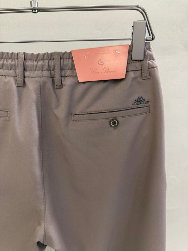 Loro Piana – Tech Pantalon Cotton Taupe tweede afbeelding