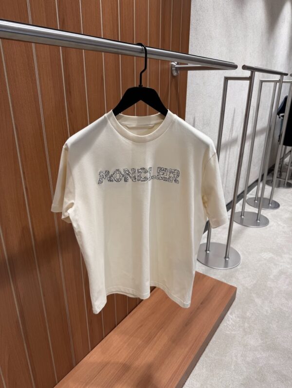 Moncler – Blurred Logo T-shirt Cream