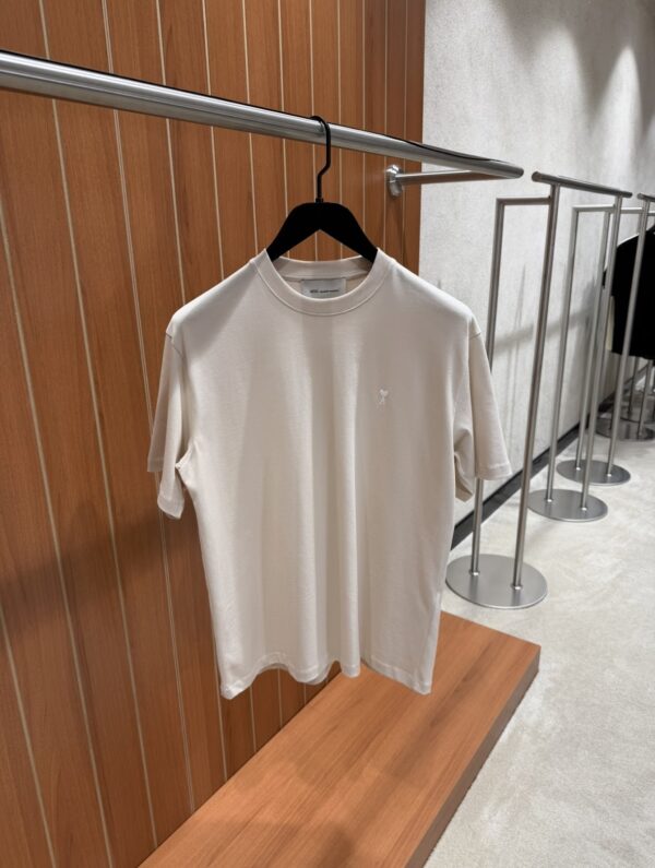 Ami – Heart T-shirt Beige