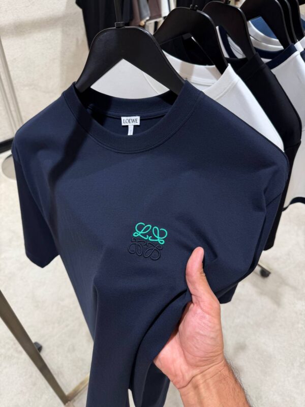 Loewe – Anagram Embroidered Black T-Shirt Green Logo tweede afbeelding