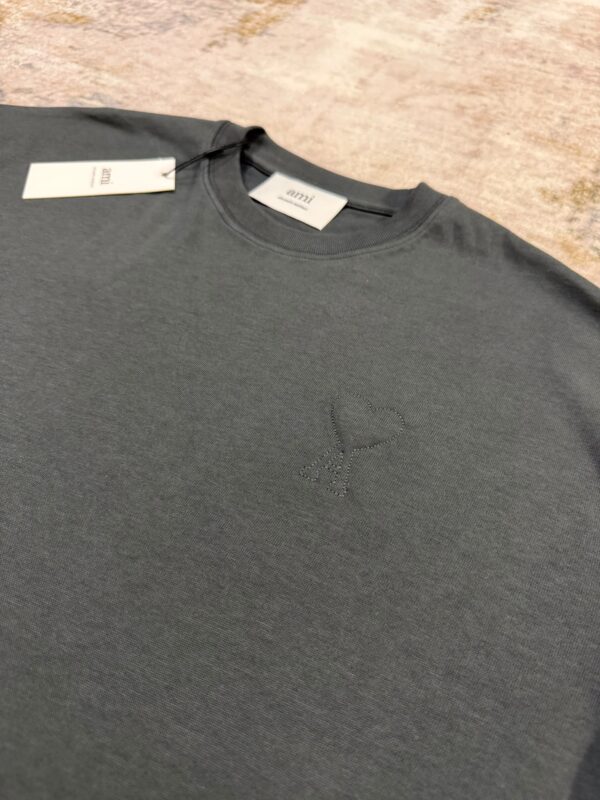 AMI – Basic T-Shirt Grey on Grey Logo tweede afbeelding