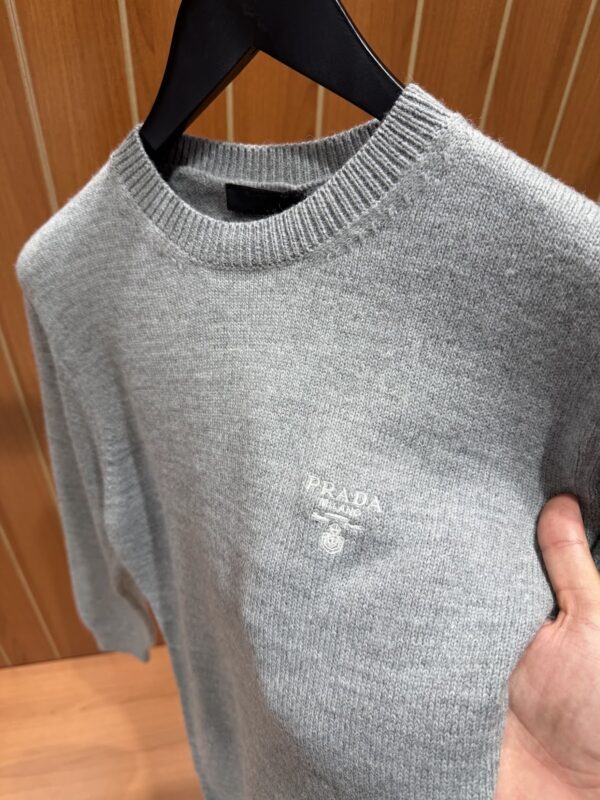 Prada – Knitted Sweater Grey tweede afbeelding