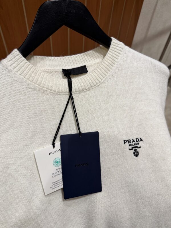 Prada – Knitted Sweater Ecru tweede afbeelding