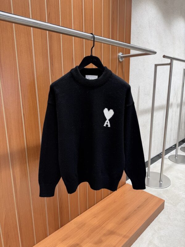 AMI – Heart Knitted Sweater Black