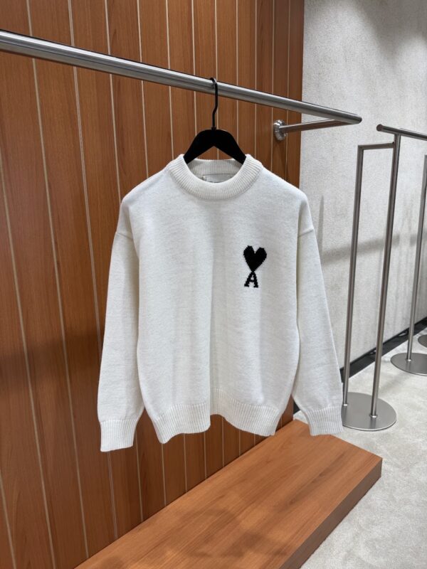 AMI – Heart Knitted Sweater Ecru Black