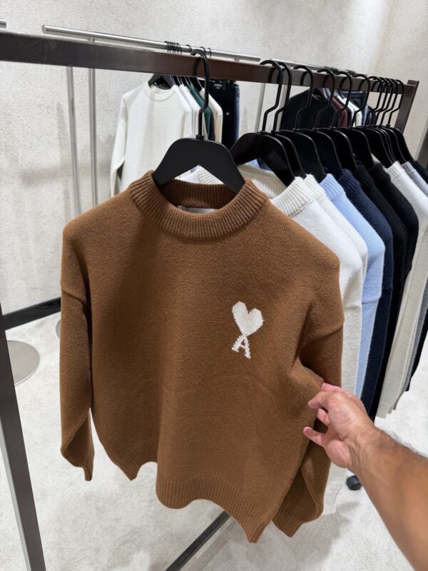 AMI – Heart Knitted Sweater Brown tweede afbeelding