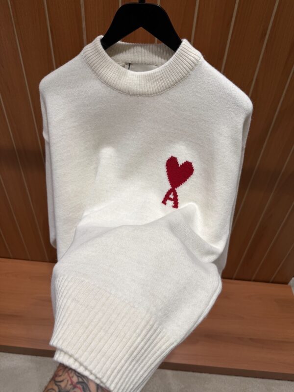 AMI – Heart Knitted Sweater Ecru tweede afbeelding