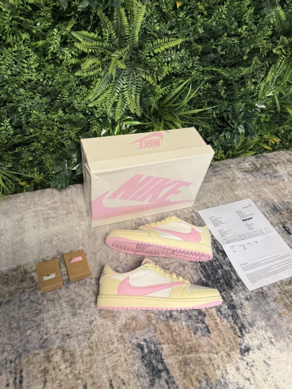 Nike – Travis Scott Olive OG Shy Pink tweede afbeelding
