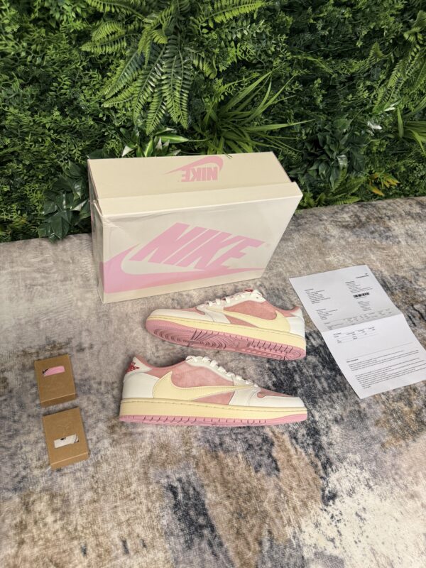 Nike – Travis Scott Olive Low Sail Shy Pink tweede afbeelding