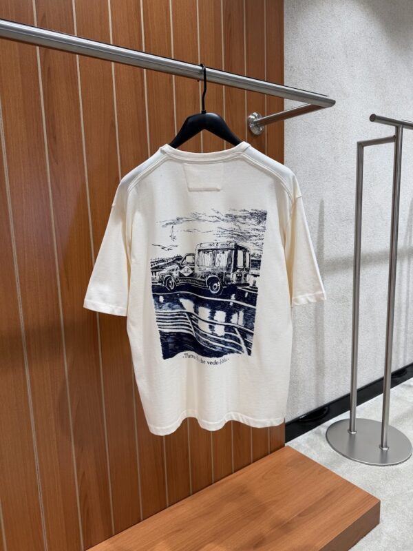 CP Company – Logo T-shirt Cream tweede afbeelding