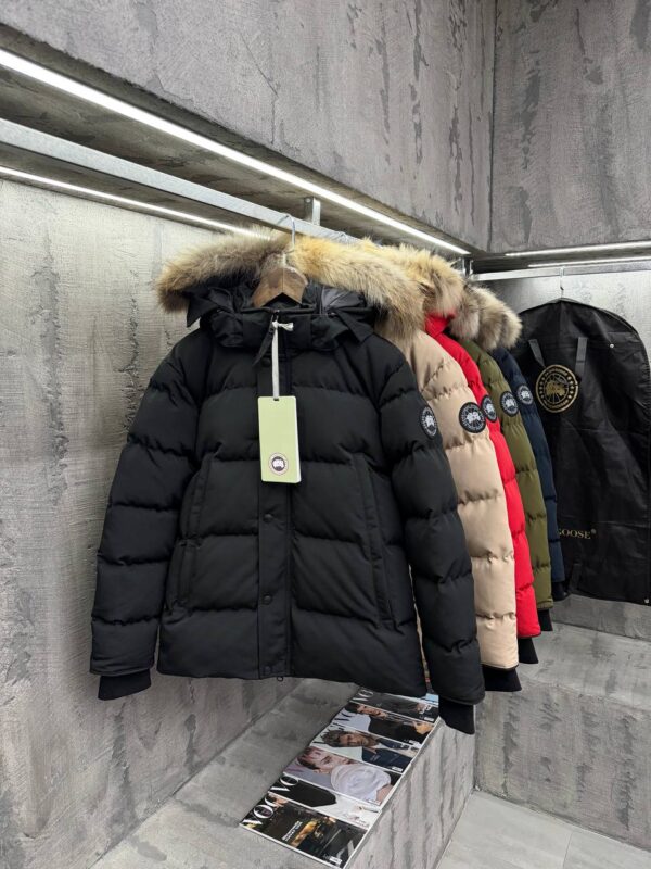 Canada Goose – Wyndham Black On Black Logo