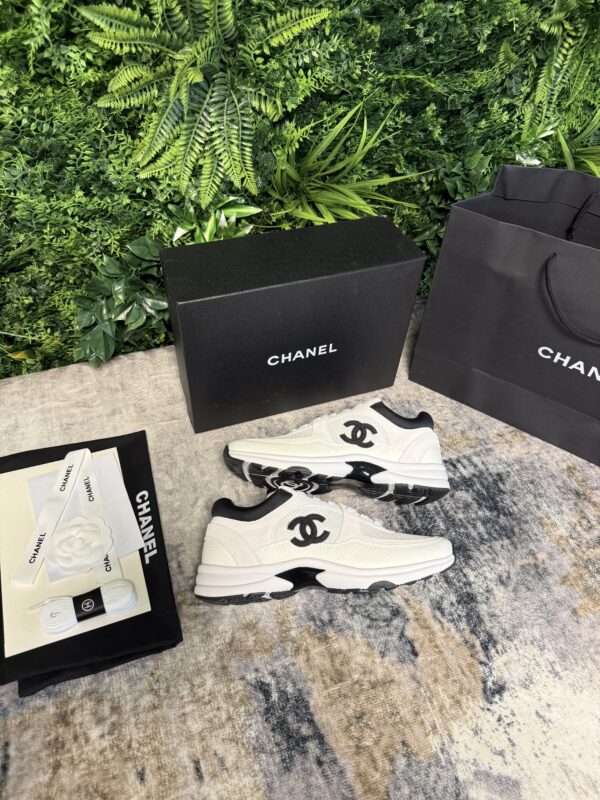 Chanel – Running Sneakers White Black tweede afbeelding