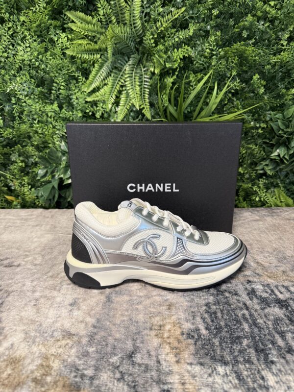 Chanel – Running Sneakers White Grey